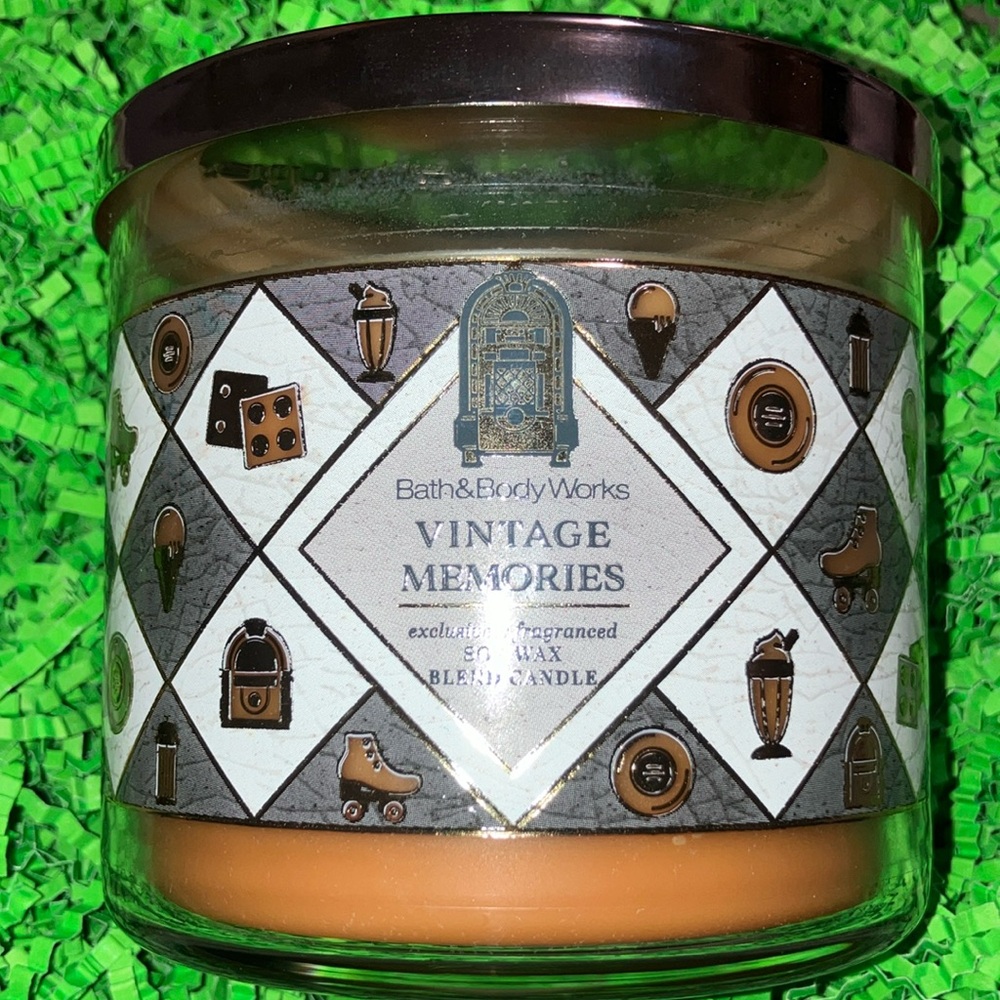 Bath & Body Works Vintage Memories Candle - Brown